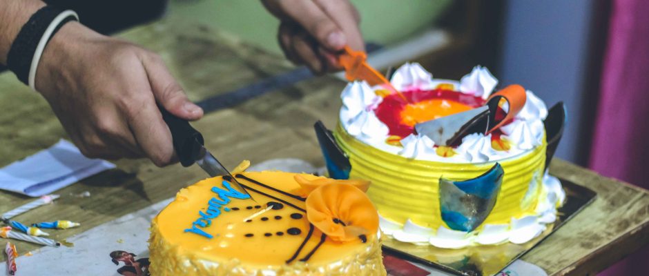DIY Vs Professional Customised Birthday Cakes: Which Should You Choose?