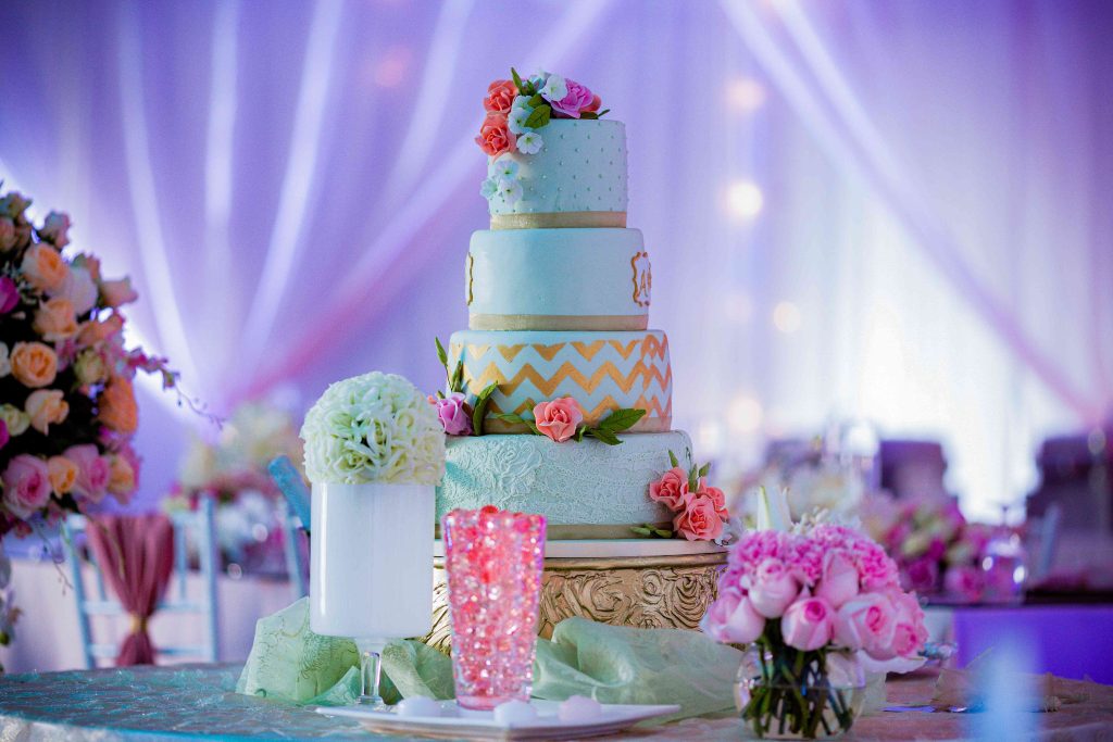 DIY Vs Professional Customised Birthday Cakes: Which Should You Choose?